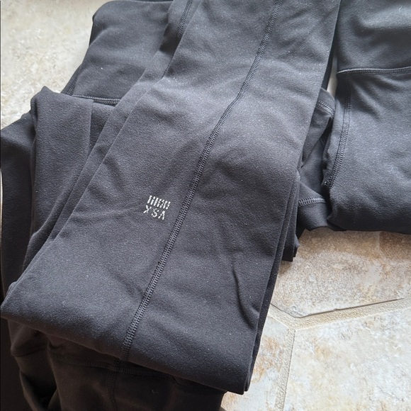 3 Pair of VS Sport Black Leggings - Picture 4 of 4